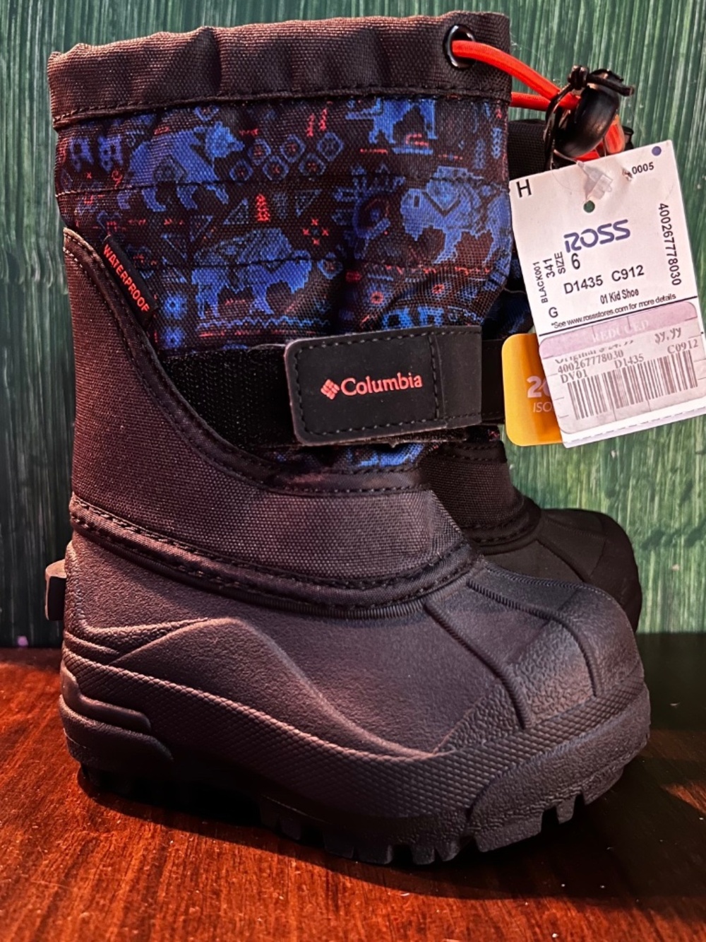 NWT Columbia kids boots size 6